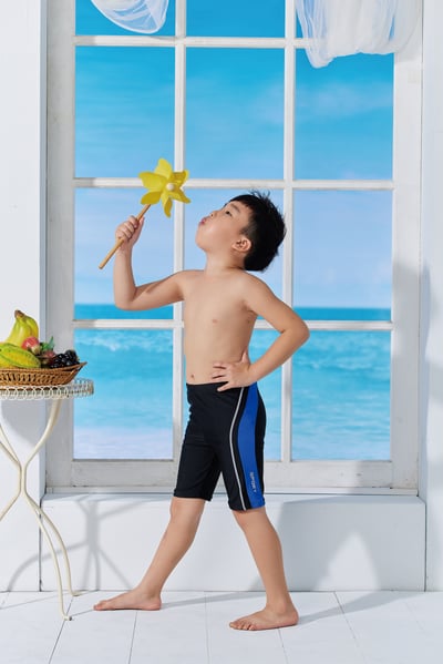 Young Joe 揚捷泳裝 小男黑藍剪接七分泳褲2