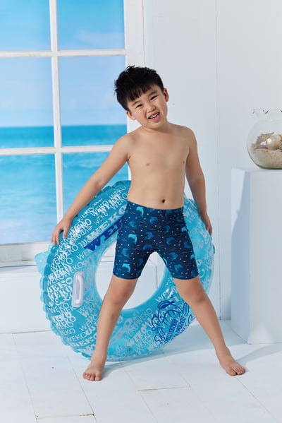 Young Joe 揚捷泳裝 小男滿版小圖七分泳褲(海豚)1