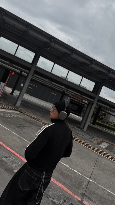 直絨拼接立領短窄運動外套6
