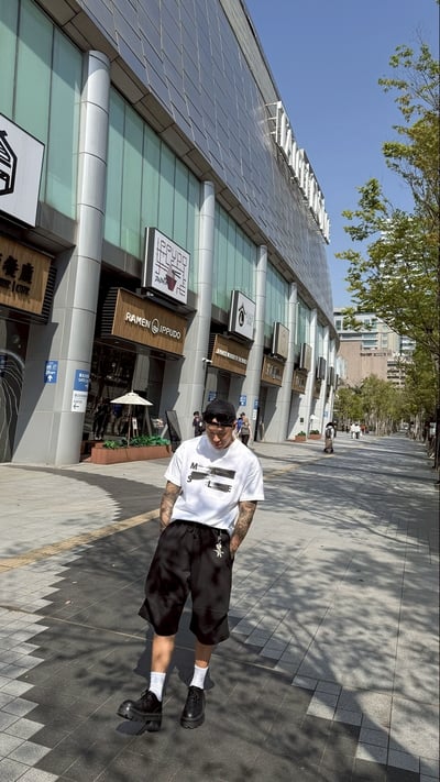 抽象殘影字母寬鬆短TEE3