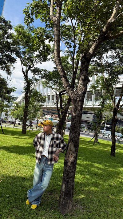 淺藍刷色直筒寬版牛仔褲4