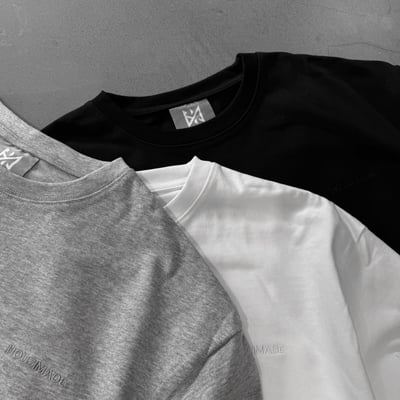 重磅挺版 指洞設計刺繡寬短長TEE5
