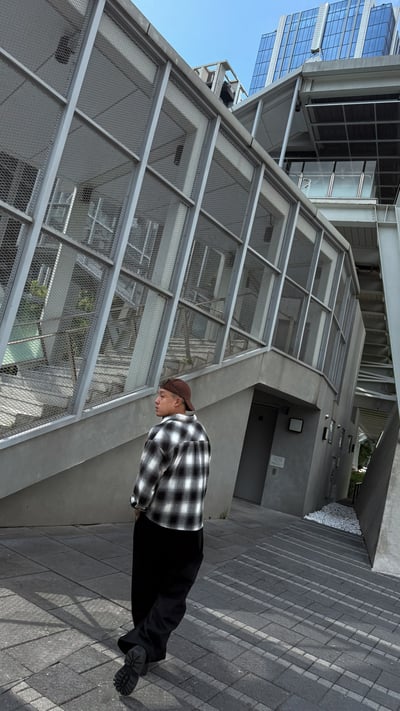漸層微絨寬短版口袋長袖格紋衫7