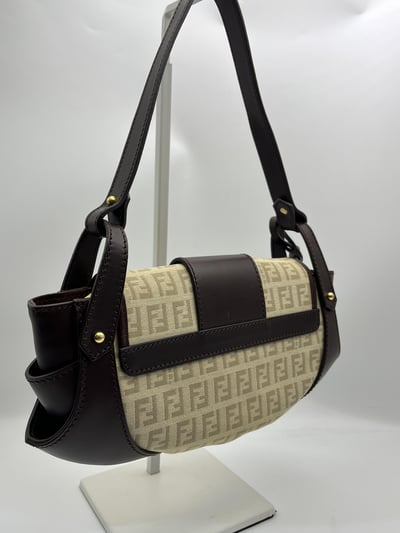 Fendi飛碟包8