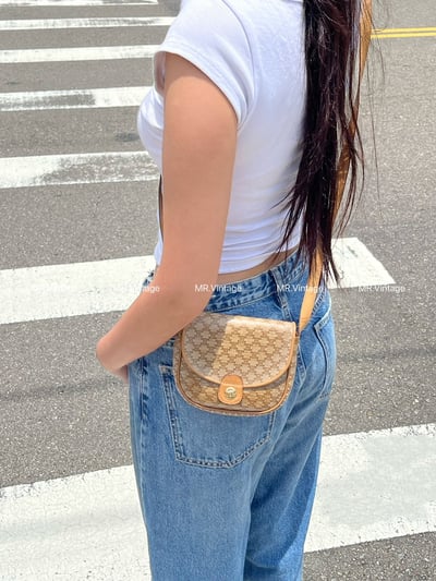 Celine迷你半月包2