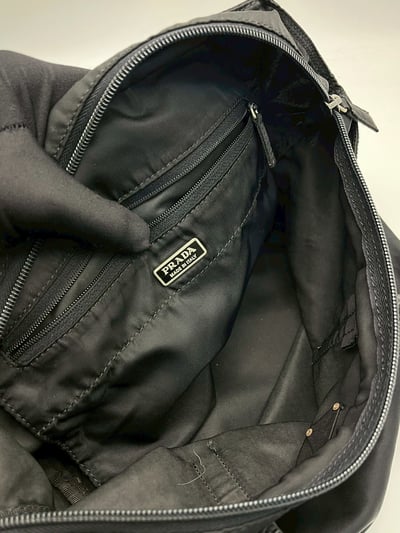 Prada尼龍水餃包11