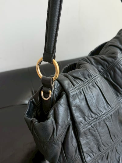 Prada羊皮肩背包11