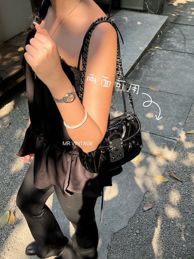 Miu Miu漆皮小方包1