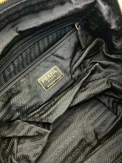 Prada尼龍波士頓包15