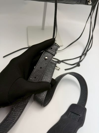 Balenciaga 迷你機車包(灰銀)9