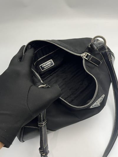 Prada尼龍肩背包12