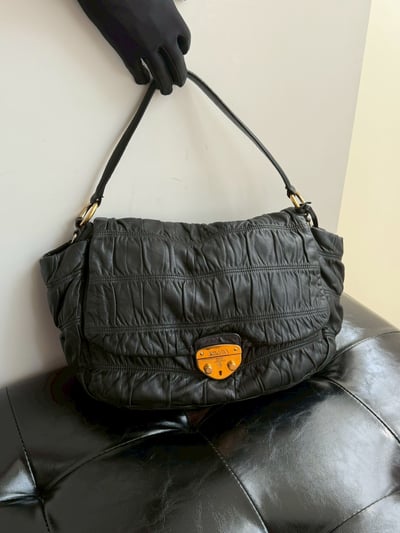 Prada羊皮肩背包4