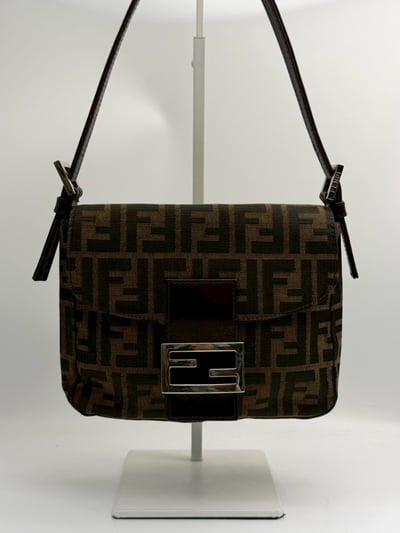 Fendi小方包3