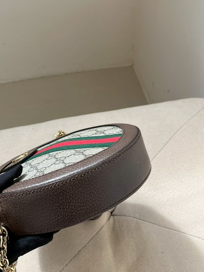 Gucci老花圓餅包4