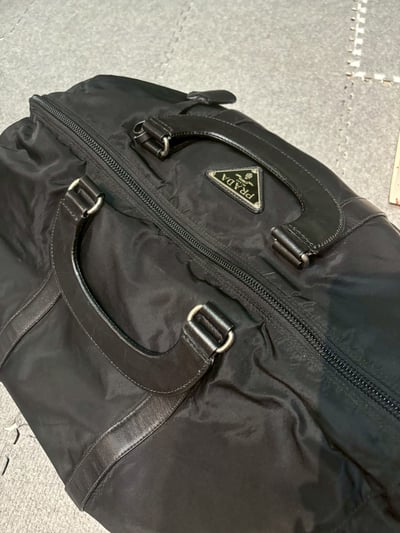 Prada尼龍旅行袋4