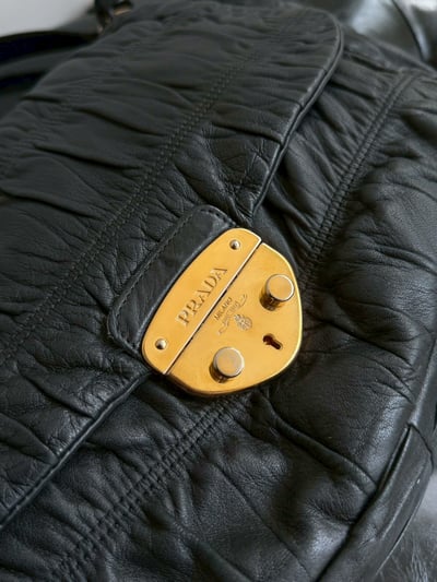 Prada羊皮肩背包7