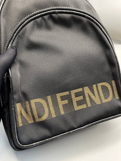 Fendi mini 後背包3