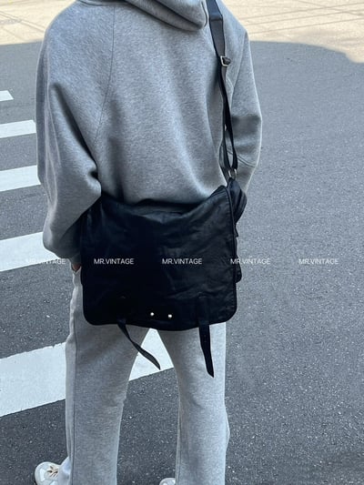 Balenciaga斜肩包2
