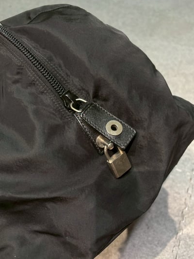 Prada尼龍旅行袋8