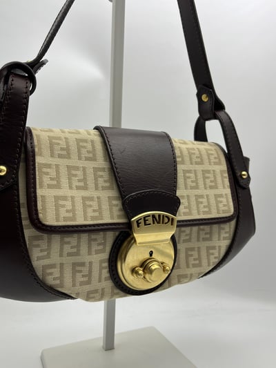 Fendi飛碟包3