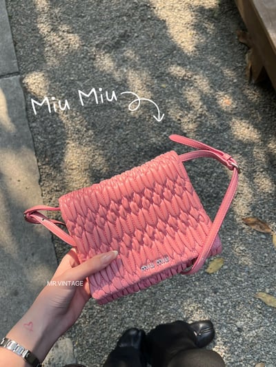 Miu Miu小方包1
