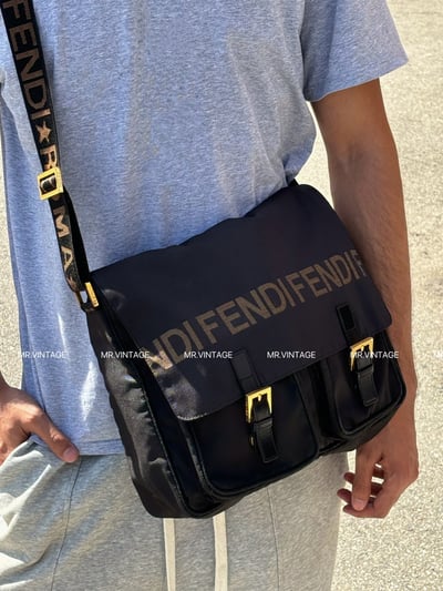 Fendi郵差包1