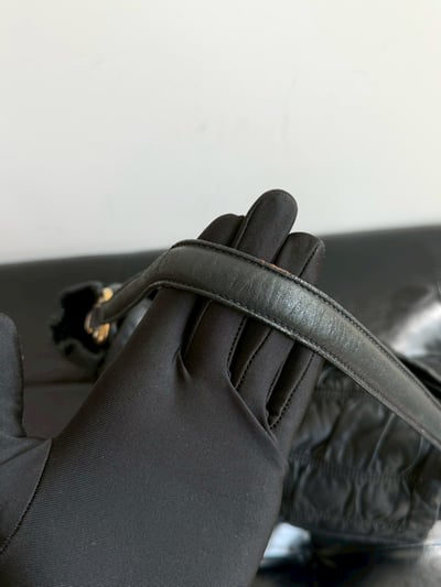 Prada羊皮肩背包9