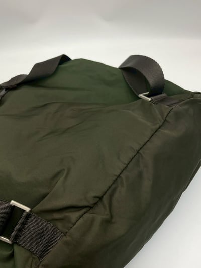 Prada尼龍降落傘包5