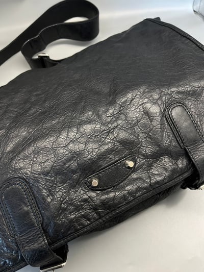 Balenciaga斜肩包19