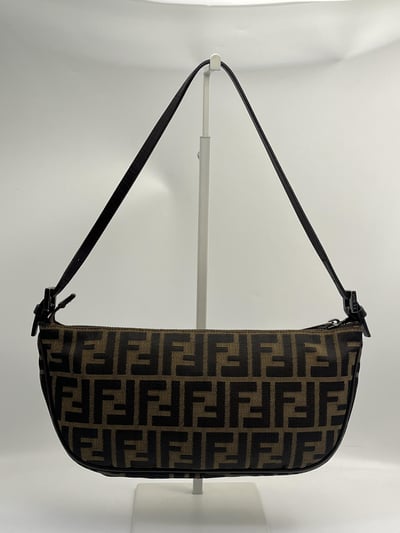 Fendi漁夫包8