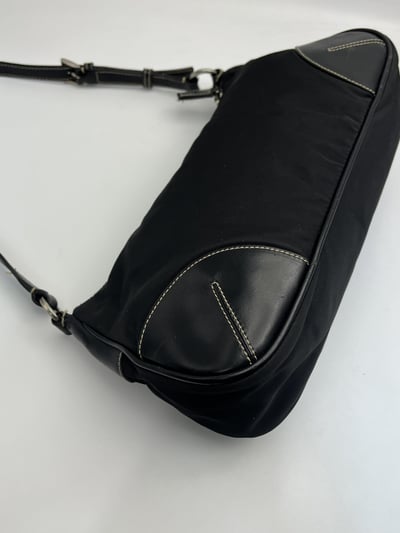 Prada尼龍肩背包10