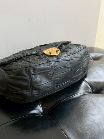 Prada羊皮肩背包10