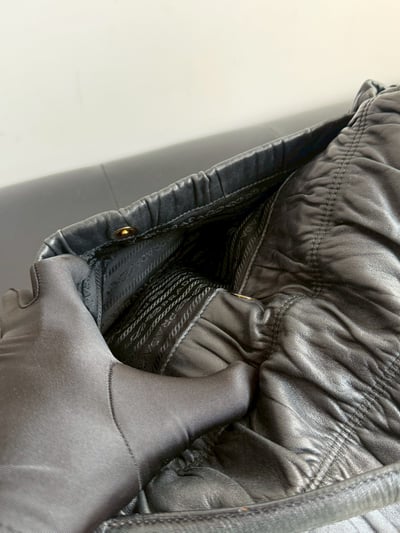 Prada羊皮肩背包14