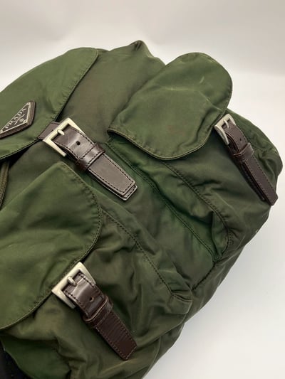 Prada尼龍降落傘包3