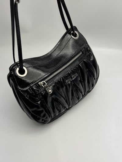 Miu Miu漆皮小方包6