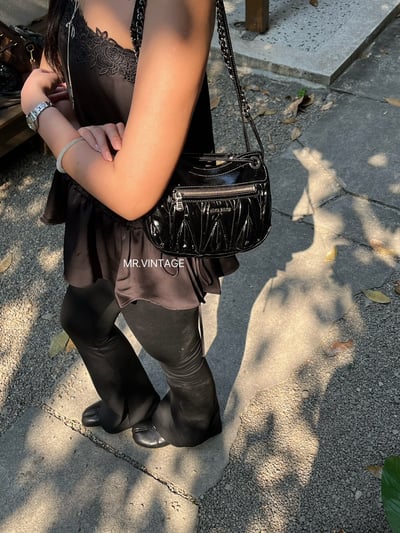 Miu Miu漆皮小方包4