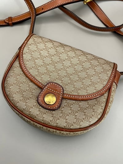 Celine迷你半月包3