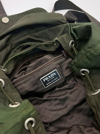 Prada尼龍降落傘包7