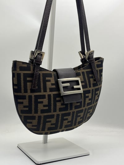Fendi半月包4