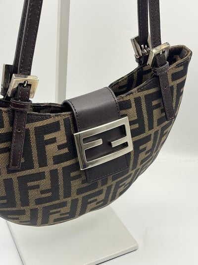 Fendi半月包5