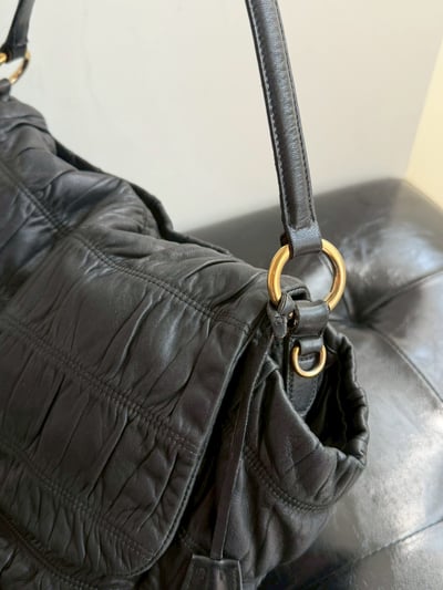 Prada羊皮肩背包12