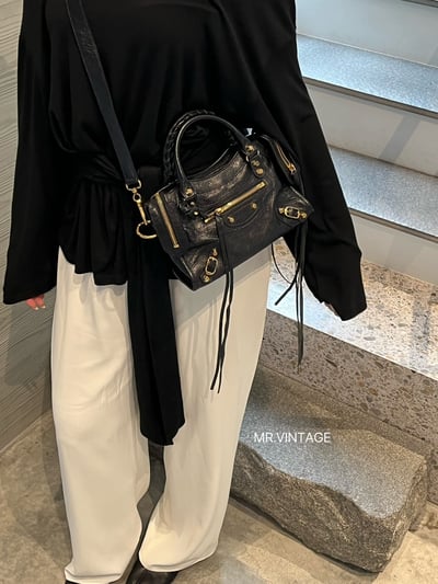 Balenciaga 迷你機車包(黑金)1