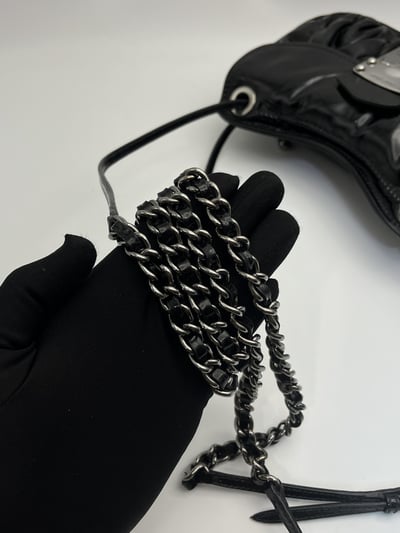 Miu Miu漆皮小方包9