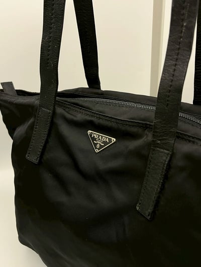 Prada尼龍水餃包4