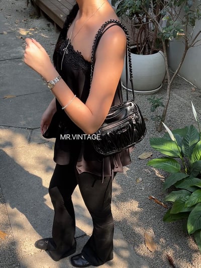 Miu Miu漆皮小方包3