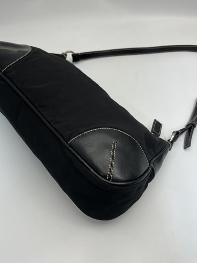 Prada尼龍肩背包11