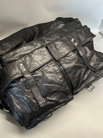 Balenciaga斜肩包10