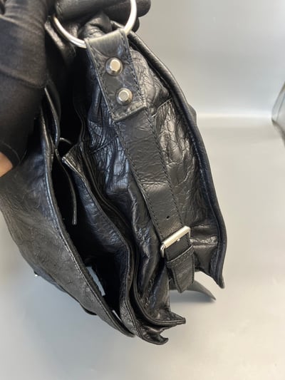 Balenciaga斜肩包3