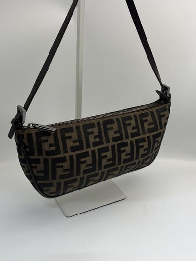 Fendi漁夫包5