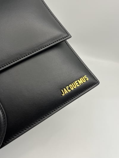 Jacquemus肩帶信封包6